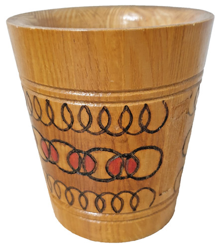 Bier oder weinbecher aus holz - bier,