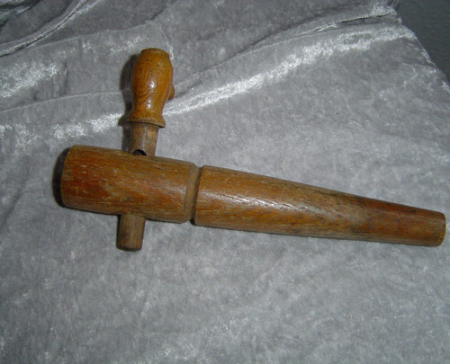 Sehr alter zapfhahn aus - alter, holz